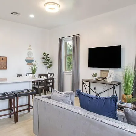 Apartment Luxury 6 Bedroom Oasis *
