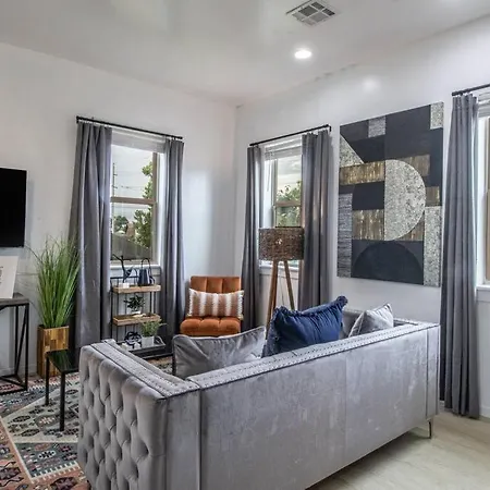 Luxury 6 Bedroom Oasis Apartment