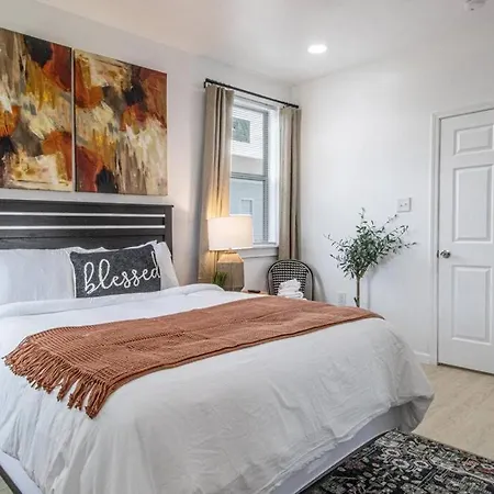 Luxury 6 Bedroom Oasis Apartment