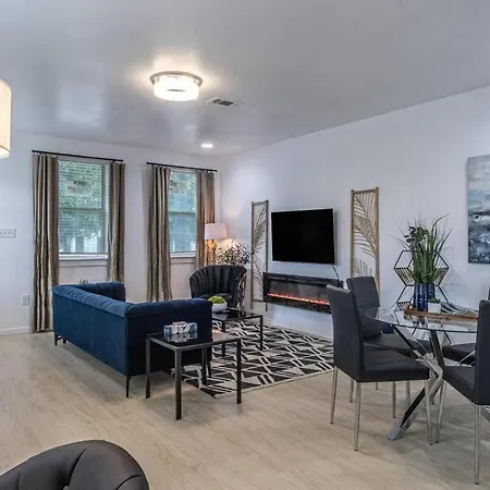 Luxury 6 Bedroom Oasis
