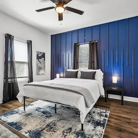 Charming Oasis In Nola Apartment