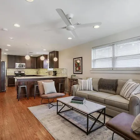 Charming W Huge Yard Near Bayoucity Park! *