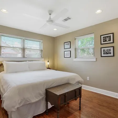 Charming W Huge Yard Near Bayoucity Park! Holiday home New Orleans