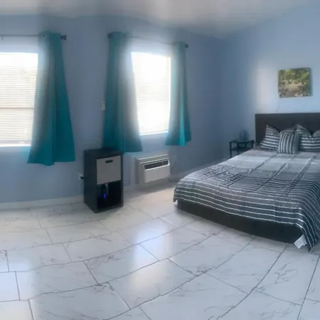 Nola Townhouse, 30 Days Minimum Rent Required
