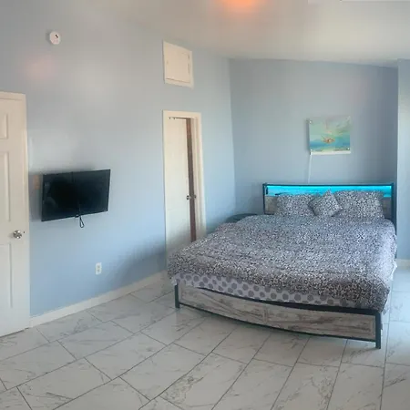 Nola Townhouse, 30 Days Minimum Rent Required *