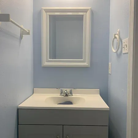 Nola Townhouse, 30 Days Minimum Rent Required Apartment *