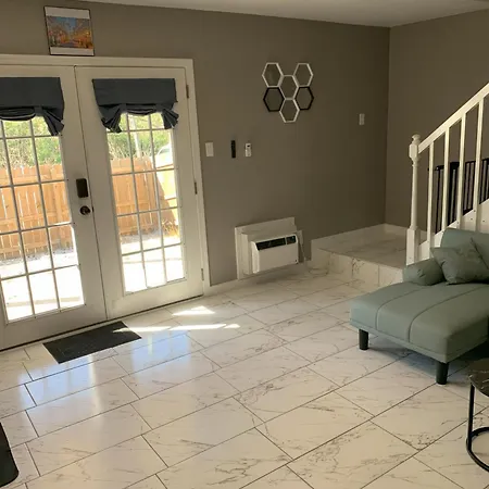 Nola Townhouse, 30 Days Minimum Rent Required Apartment