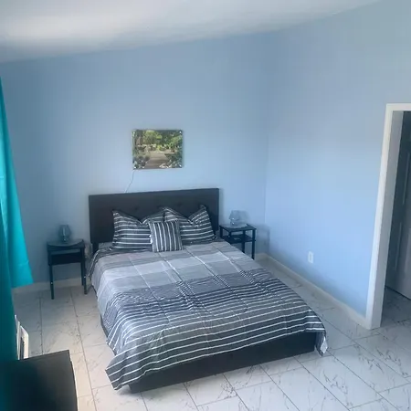 Nola Townhouse, 30 Days Minimum Rent Required *