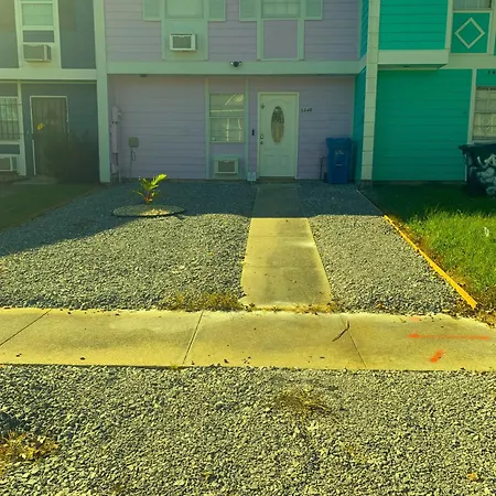 Apartment Nola Townhouse, 30 Days Minimum Rent Required