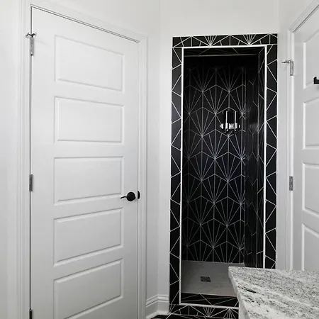 Beautiful Modern With A Twist Holiday home New Orleans