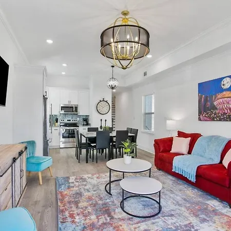 Beautiful Modern With A Twist Holiday home New Orleans