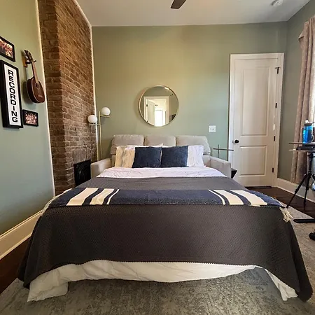 Holiday home Luxe Historic With Pool & Hot Tub *