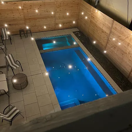 Luxe Historic With Pool & Hot Tub Holiday home