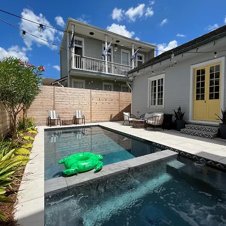 Holiday home Luxe Historic With Pool & Hot Tub *