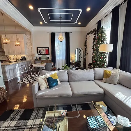 Luxe Historic With Pool & Hot Tub Holiday home New Orleans