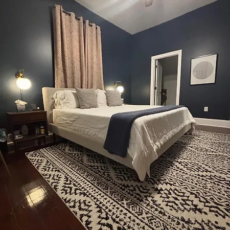 Luxe Historic With Pool & Hot Tub Holiday home