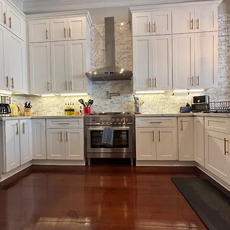 Luxe Historic With Pool & Hot Tub *