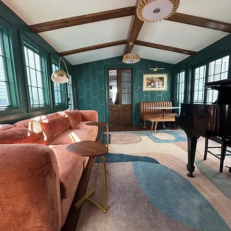 Luxe Historic With Pool & Hot Tub