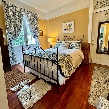 Centrally Located Garden Apartment