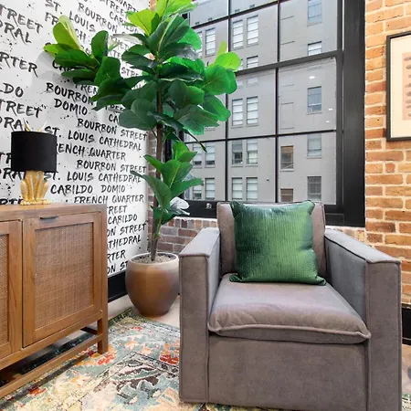 Spacious 2br Downtown Walk To Superdome French Quarter Hotel *