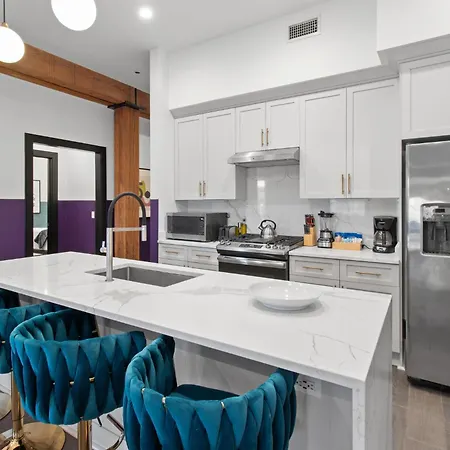 Hotel 3 Blocks From Superdome And Parade Route 4bd4ba 2 Queen Sleeper Sofa Connecting Unit Sleeps 12 New Orleans