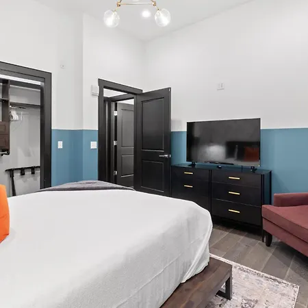 Hotel 3 Blocks From Superdome And Parade Route 4bd4ba 2 Queen Sleeper Sofa Connecting Unit Sleeps 12 New Orleans