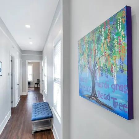 Chic 3br Esplanade W Yard *