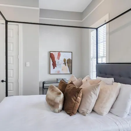 Holiday home Chic 3br Esplanade W Yard New Orleans