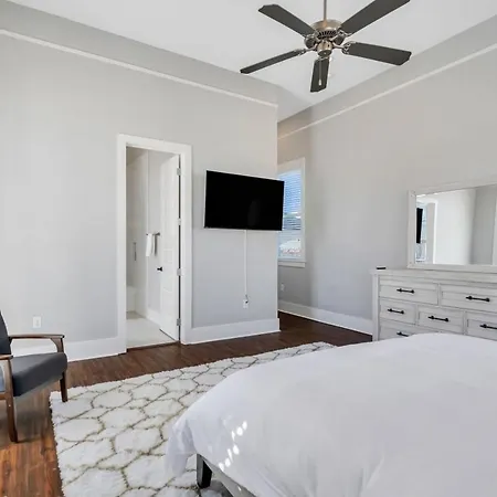 Chic 3br Esplanade W Yard Holiday home New Orleans