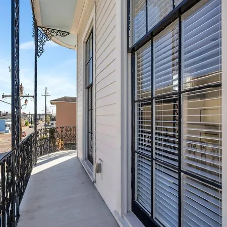 Chic 3br Esplanade W Yard Holiday home New Orleans