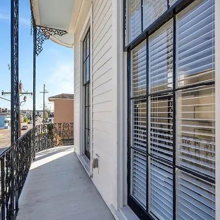 Chic 3br Esplanade W Yard *