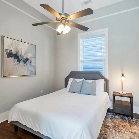 Chic 3br Esplanade W Yard
