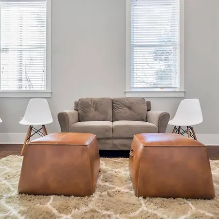 Chic 3br Esplanade W Yard Holiday home