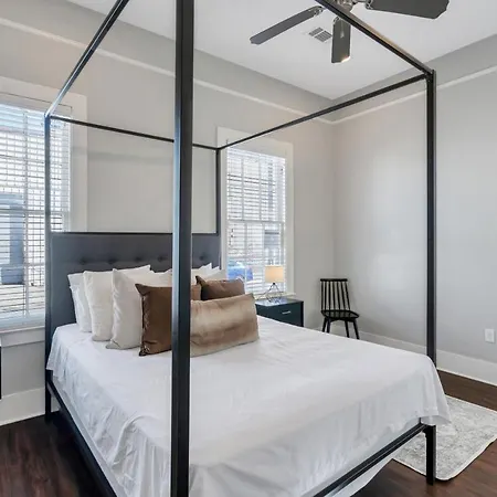 Chic 3br Esplanade W Yard New Orleans