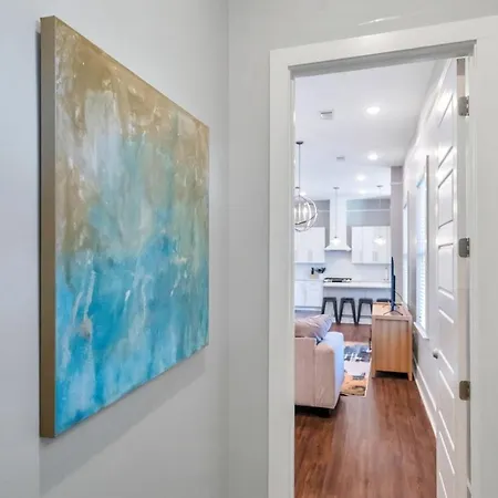 Chic 3br Esplanade W Yard