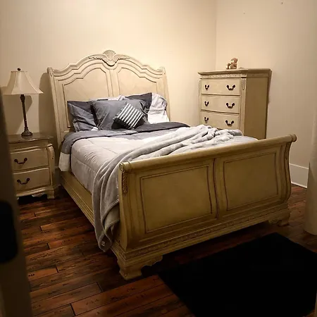 305 Decatur St Apartment