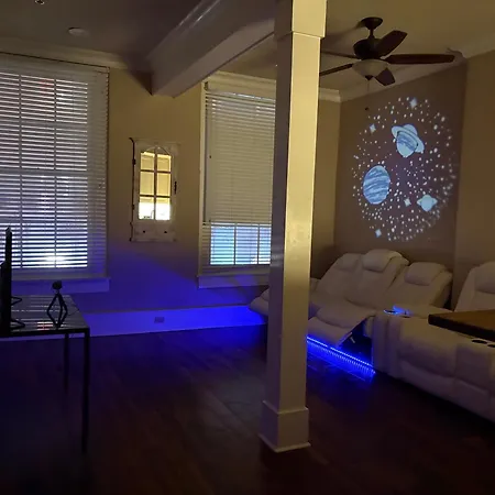 305 Decatur St Apartment *