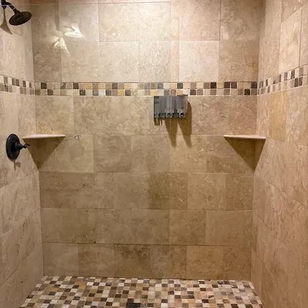 Apartment 305 Decatur St *