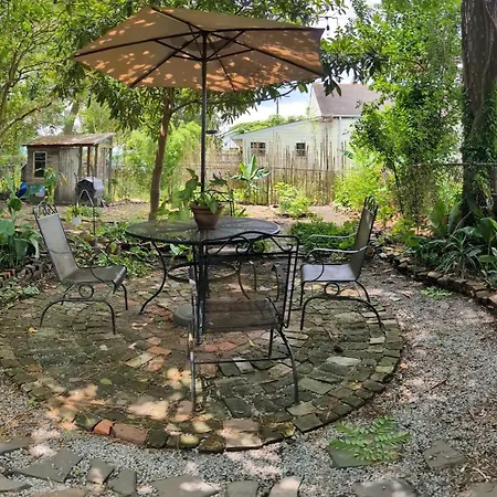 New Marigny Shotgun Apartment