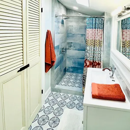 Charming Hideaway *