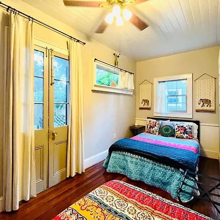 Charming Hideaway Holiday home
