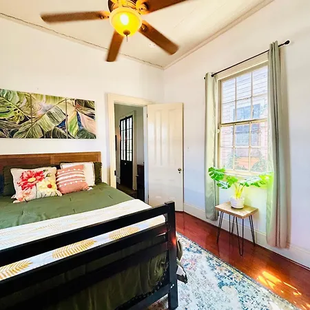 Charming Hideaway Holiday home *
