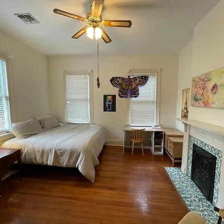 Gorgeous Audubon Park Holiday home *