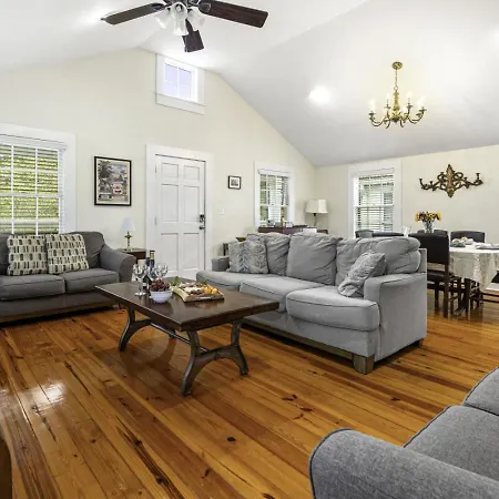 Chic Marigny Retreat Near French Quarter Holiday home *