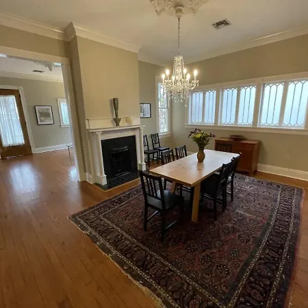 Gorgeous Audubon Park Holiday home