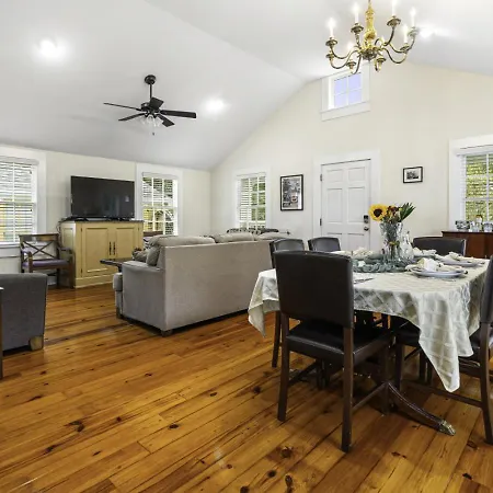 Chic Marigny Retreat Near French Quarter Holiday home *