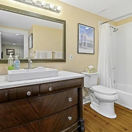 Chic Marigny Retreat Near French Quarter Holiday home