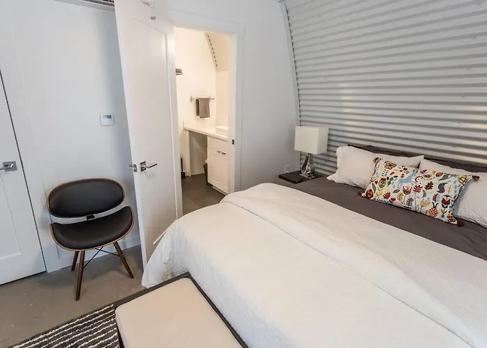 Moon 401 - Half Moon Suite - 2Br - 2 Bath