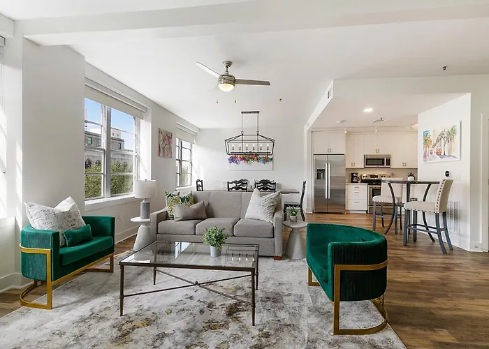 Festive 4Br Condo In The Heart Of Nola