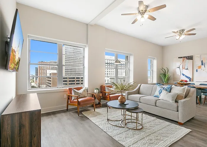 Spacious 4B Oasis Steps From French Quarter - Your Nola Dream Awaits!